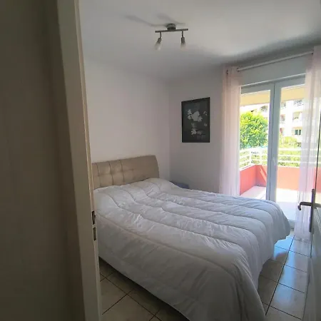 With Pool, Parking, Close To The Antibes